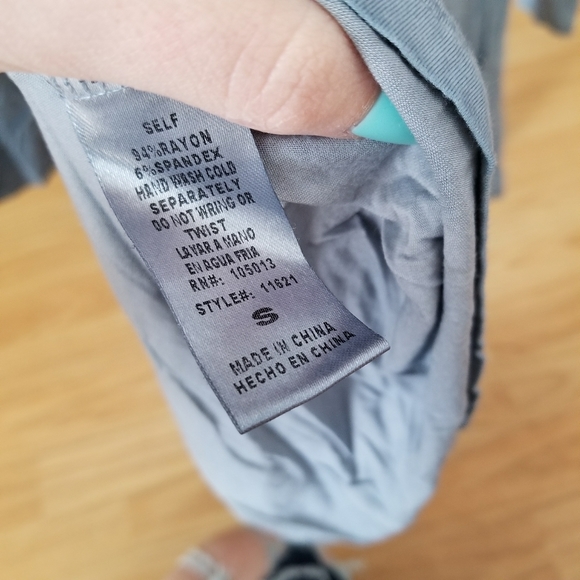 NWOT Boutique top with twist back - Picture 2 of 3